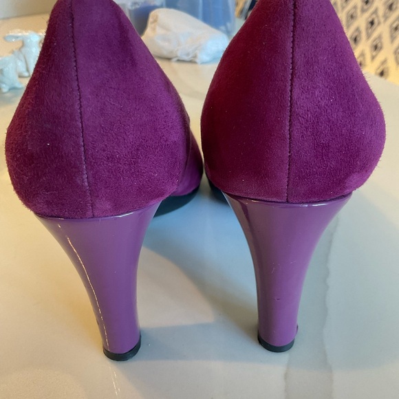 ANNE KLEIN FUSHIA SUEDE PUMP - Picture 12 of 14